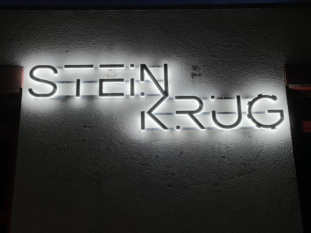 Steinkrug-Maschinenbau-Leuchtreklame